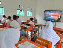 Penggunaan TV Interaktif pada PBM